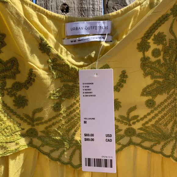 NWT UO Jamie Embroidered Babydoll Dress Yellow SZ M SOLD OUT - Picture 4 of 7